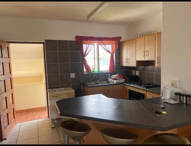 2 BEDROOM APARTMENT FOR SALE IN MARGATE BEACH